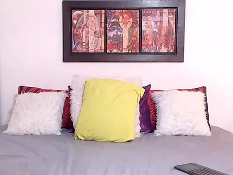 Snapshot of OSHYRIS chatting on October 15, 2025, 12:16 pm OSHYRIS online show from October 15, 2025, 12:16 pm