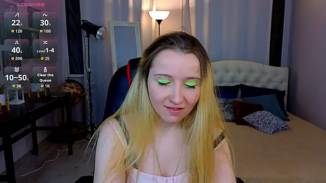 Milana Key online show from October 17, 2025, 9:17 pm