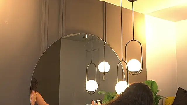 Tayler Kim online show from September 9, 2025, 12:26 pm