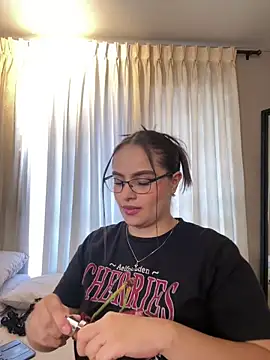 Tayler Kim online show from April 3, 2026, 6:28 pm