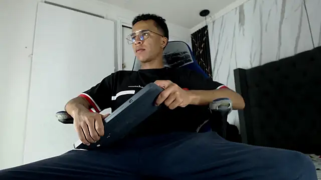 aston xvera online show from November 8, 2025, 3:50 am