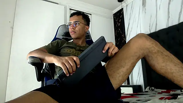 aston xvera online show from November 9, 2025, 4:11 am