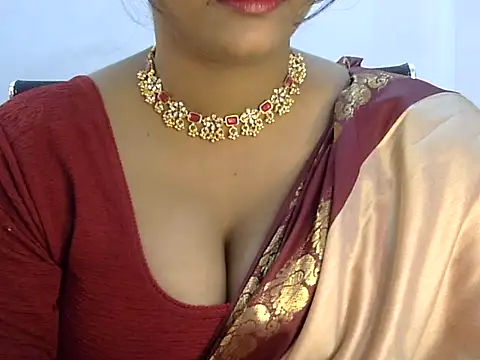 Hott Noor online show from December 2, 2025, 6:03 pm
