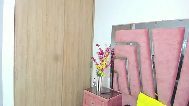 MaraKarly online show from October 17, 2025, 7:38 pm