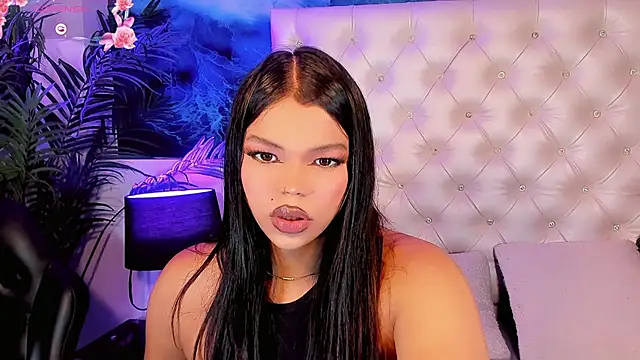 Valeria Swett  online show from May 24, 2026, 9:20 pm