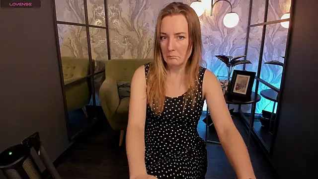 MeggySun online show from November 17, 2025, 1:39 pm