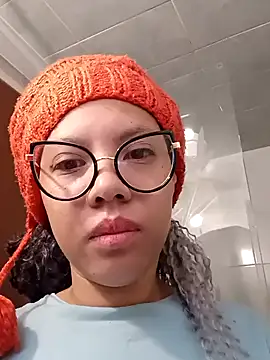 gigi1326 online show from October 17, 2025, 5:59 pm