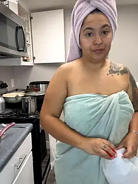 Snapshot of latina_curvy22 chatting on September 19, 2025, 4:29 pm latina curvy22 online show from September 19, 2025, 4:29 pm