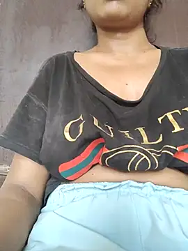 Snapshot of pari_300 chatting on September 13, 2025, 10:04 am pari 300 online show from September 13, 2025, 10:04 am