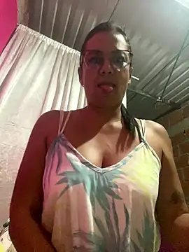 YadiraOrozco online show from September 10, 2025, 1:05 am