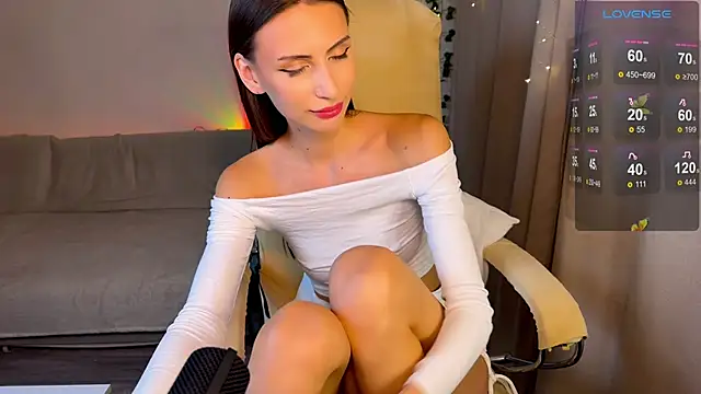 Snapshot of EmmyBell_ chatting on September 25, 2025, 5:05 pm EmmyBell online show from September 25, 2025, 5:05 pm