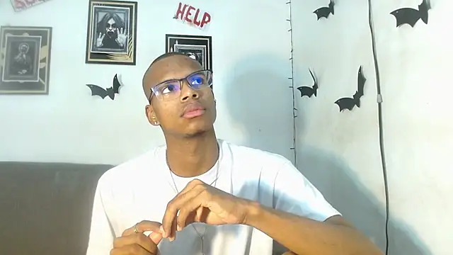 Snapshot of criss_zuri chatting on October 29, 2025, 11:45 am criss zuri online show from October 29, 2025, 11:45 am