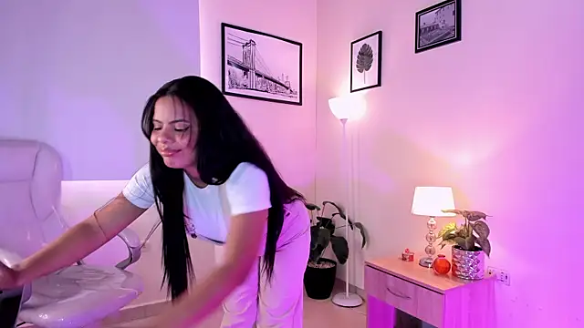 Snapshot of venomiie chatting on October 5, 2025, 12:47 pm venomiie online show from October 5, 2025, 12:47 pm