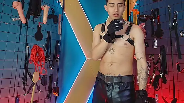 masterr bdsm   online show from October 15, 2025, 12:38 pm