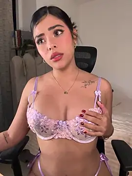 Snapshot of Sara-Evans chatting on November 17, 2025, 12:38 am Sara-Evans online show from November 17, 2025, 12:38 am