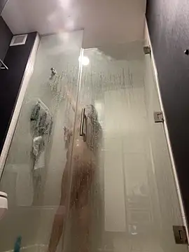 reinalatinaVIP online show from April 3, 2026, 10:41 pm