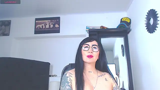 Snapshot of Vicky_hotmilf chatting on July 6, 2026, 11:07 am Vicky hotmilf online show from July 6, 2026, 11:07 am