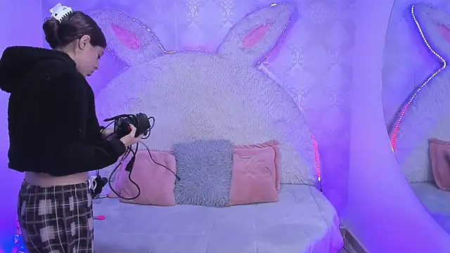 Gaby louse online show from April 15, 2026, 7:43 pm