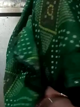 Snapshot of Hema4545 chatting on November 6, 2025, 8:21 pm Hema4545 online show from November 6, 2025, 8:21 pm