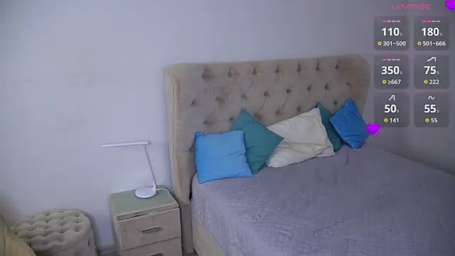 Snapshot of RolandaFolkes chatting on October 17, 2025, 4:48 am RolandaFolkes online show from October 17, 2025, 4:48 am