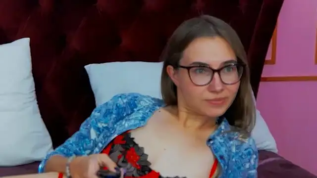 JessieJuss online show from October 8, 2025, 1:53 pm