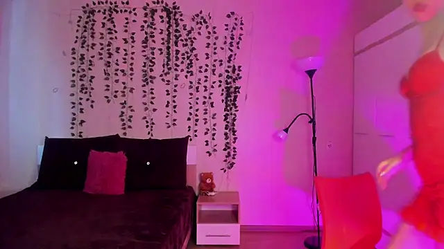 Snapshot of Kitty_Mila chatting on October 30, 2025, 9:33 am Kitty Mila online show from October 30, 2025, 9:33 am