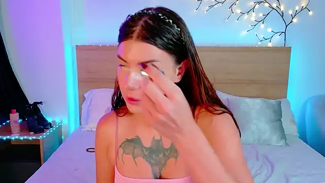 Bella Davis love online show from October 18, 2025, 6:19 pm