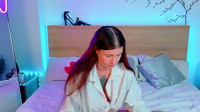 Bella Davis love online show from October 30, 2025, 9:37 pm