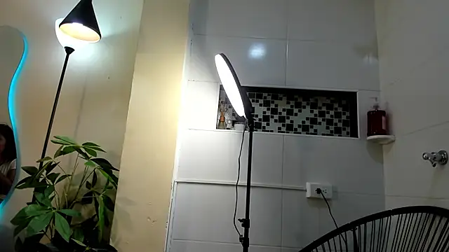 keila hott20 online show from September 17, 2025, 12:51 pm