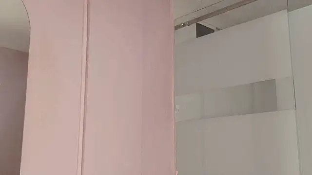 keila hott20 online show from October 27, 2025, 1:42 am