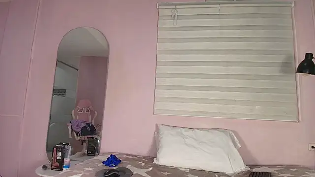 keila hott20 online show from November 4, 2025, 2:10 am