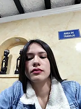 CHARLOTTE  05 online show from October 3, 2025, 12:57 pm