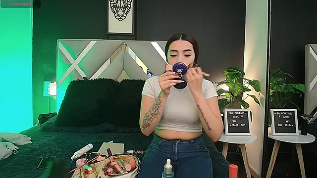 Snapshot of Miia_bunny chatting on October 24, 2025, 8:49 pm Miia bunny online show from October 24, 2025, 8:49 pm