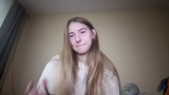 Snapshot of Nymera_flare chatting on November 4, 2025, 6:23 am Nymera flare online show from November 4, 2025, 6:23 am