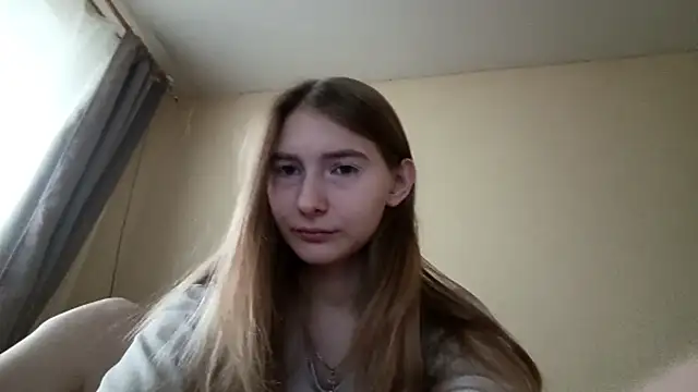 Snapshot of Nymera_flare chatting on November 7, 2025, 6:35 am Nymera flare online show from November 7, 2025, 6:35 am