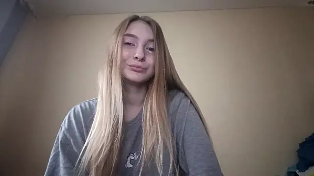 Snapshot of Nymera_flare chatting on November 11, 2025, 6:35 am Nymera flare online show from November 11, 2025, 6:35 am