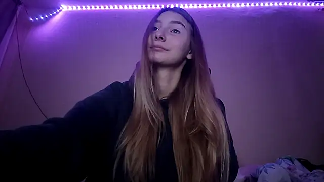 Snapshot of Nymera_flare chatting on November 18, 2025, 6:29 am Nymera flare online show from November 18, 2025, 6:29 am