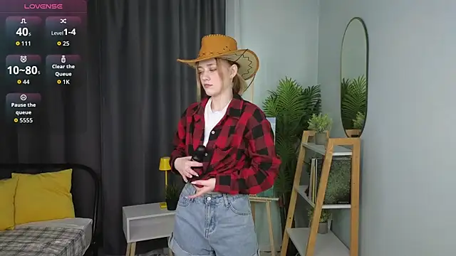 HollieCollelo online show from October 27, 2025, 3:10 am