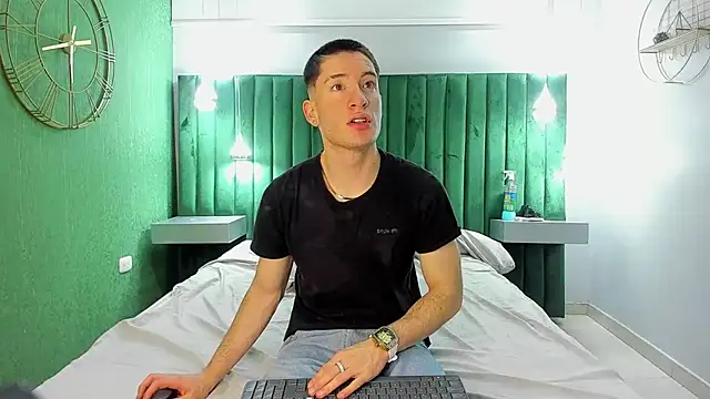 HunterHeat  online show from November 15, 2025, 12:13 pm