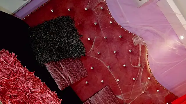 MariahMendezz online show from October 31, 2025, 7:15 pm