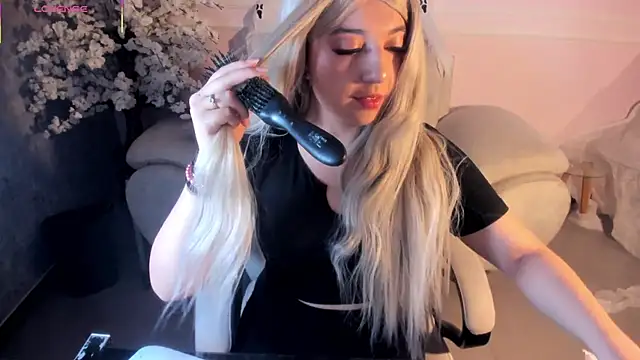 AnaVelvett online show from October 5, 2025, 1:42 pm