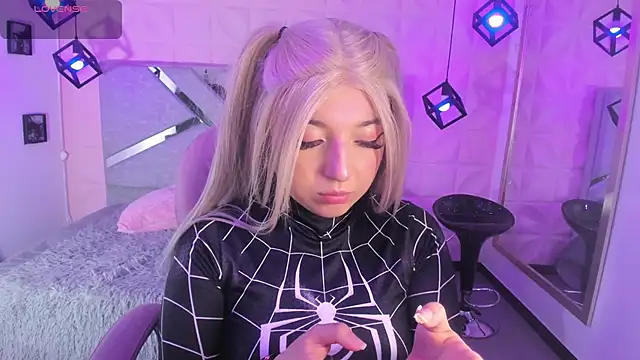 AnaVelvett online show from October 31, 2025, 6:20 pm