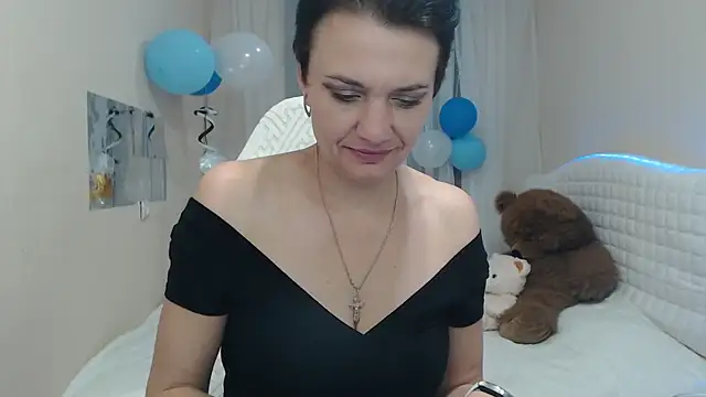 AvaSaturnian online show from September 29, 2025, 12:10 pm