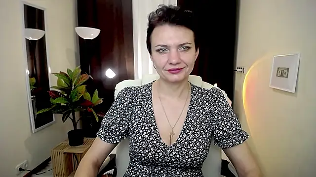 AvaSaturnian online show from October 9, 2025, 12:25 pm