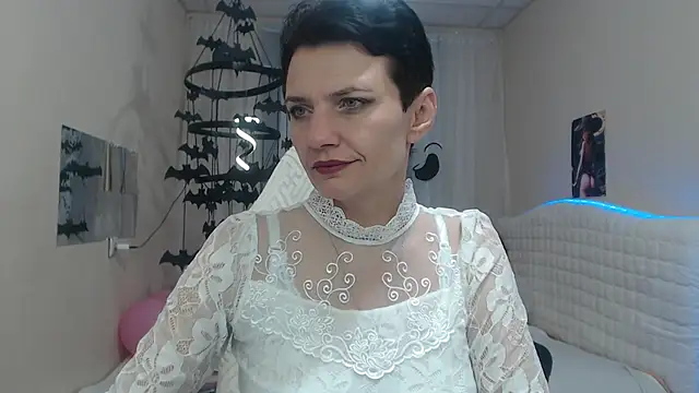 AvaSaturnian online show from October 16, 2025, 12:17 pm