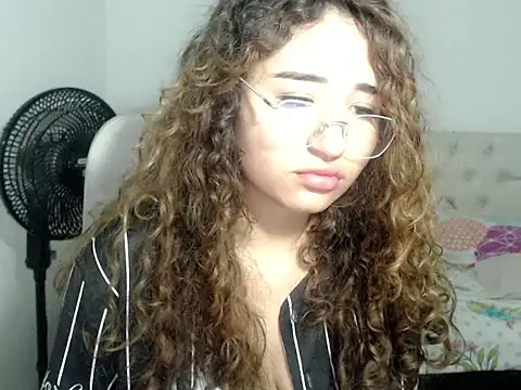 Snapshot of sasha_17_ chatting on October 7, 2025, 8:33 am sasha 17 online show from October 7, 2025, 8:33 am