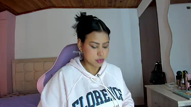 Snapshot of Michluxe_69 chatting on July 28, 2026, 2:51 am Michluxe 69 online show from July 28, 2026, 2:51 am