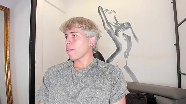 Snapshot of RyderStone_ chatting on October 1, 2025, 2:45 pm RyderStone online show from October 1, 2025, 2:45 pm