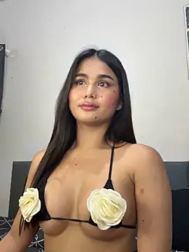 Snapshot of AngelHille chatting on April 10, 2026, 4:23 pm AngelHille online show from April 10, 2026, 4:23 pm
