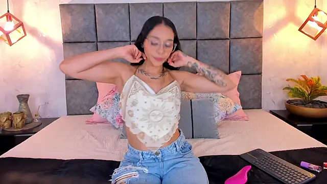 Snapshot of Roseaurora chatting on June 9, 2026, 10:49 am Roseaurora online show from June 9, 2026, 10:49 am